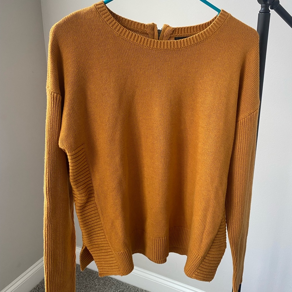 Burnt orange long sleeve sweater with zipper accessory